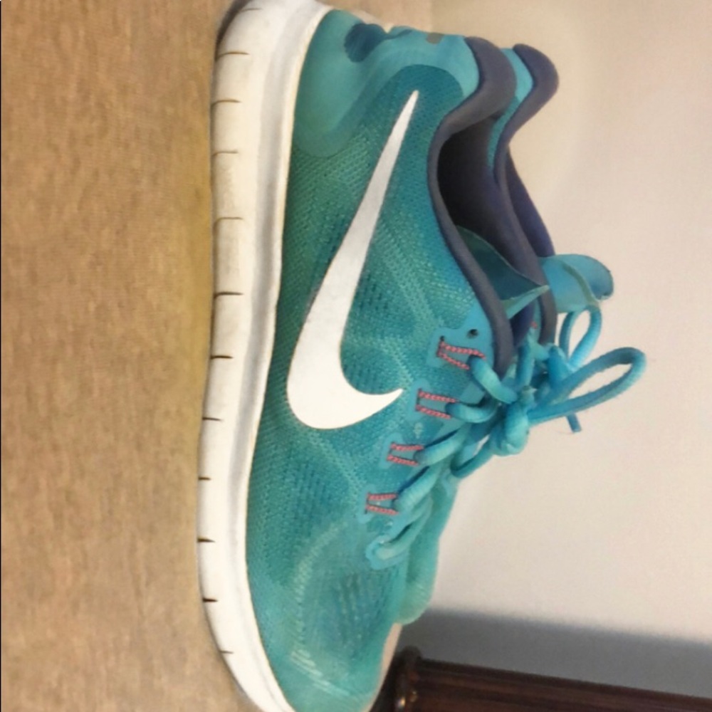 Light blue Nike Women's Free RN 2017 Running Shoe